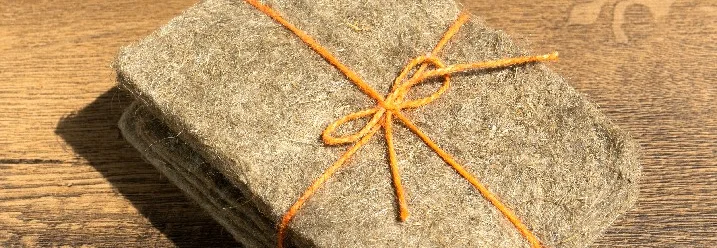 Kokosfasermatten mit Schnur zusammengebunden