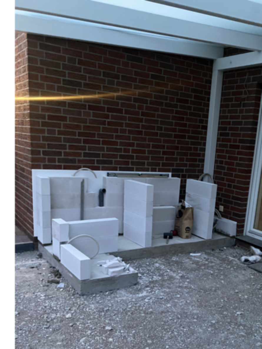 Grillkamin im Bau