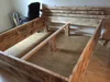 Unfertiges Bettgestell aus Holz