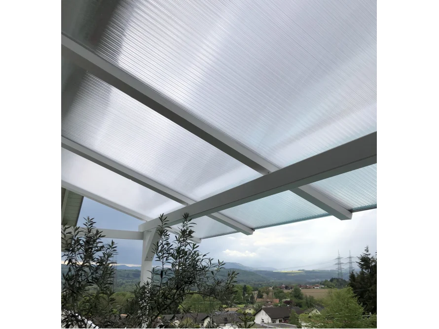 Terrassenüberdachung mit Blick auf Hügellandschaft