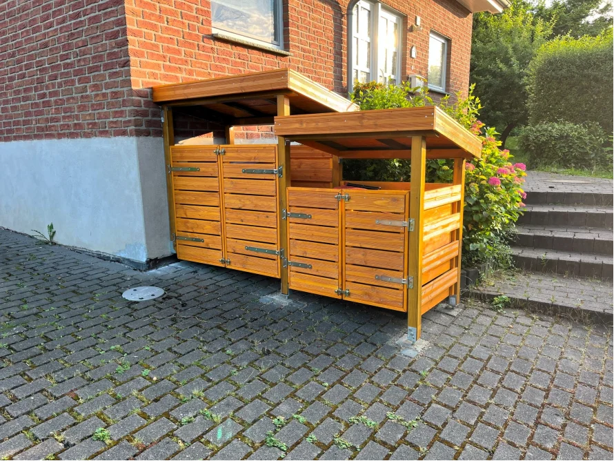 Doppelter Mülltonnenunterschrank aus Holz