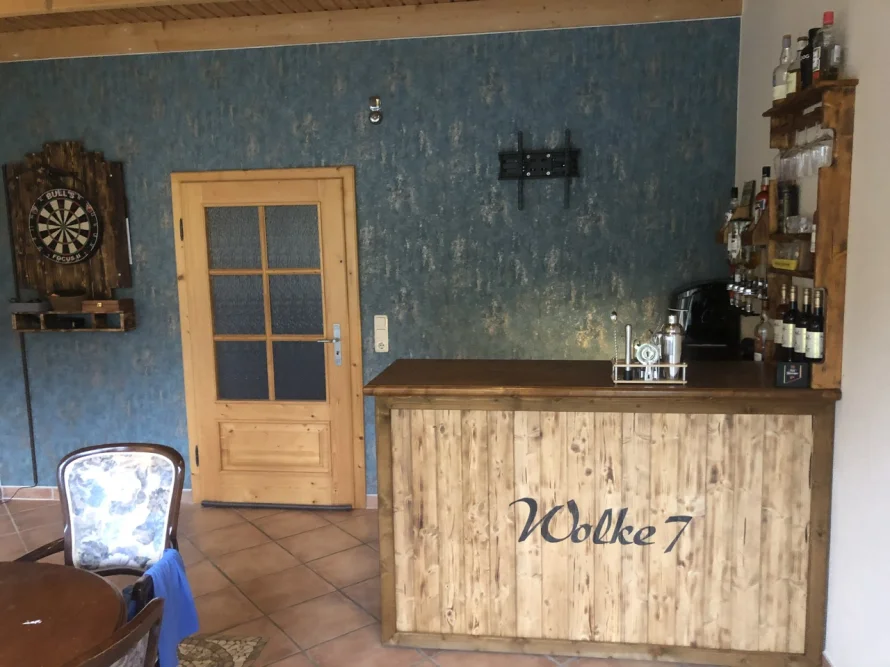 Heimbar aus Holz
