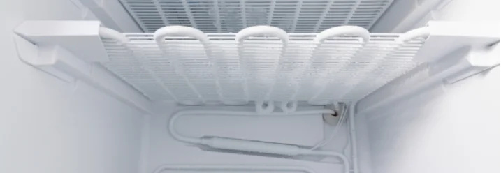 Leerer Kühlschrank von innen