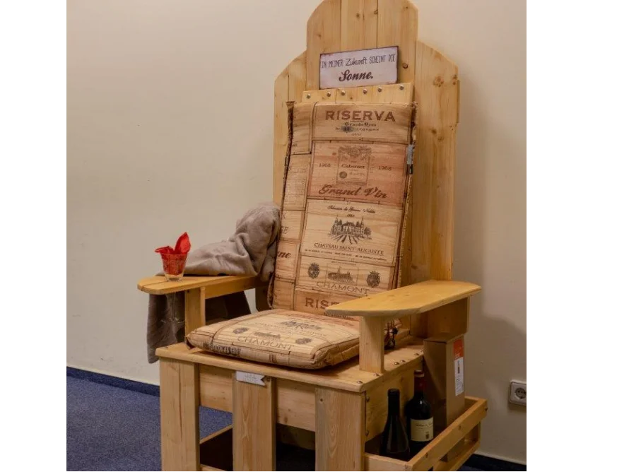 Stuhl aus Weinkisten