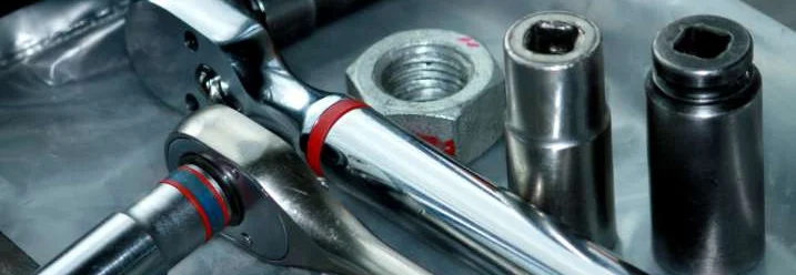 Werkzeugkasten mit Drehmomentschlüssel und Nüssen