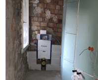 Badezimmer während der Renovierung mit Unterputzspülkasten