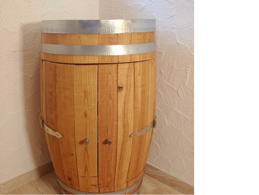 Schrank aus Weinfass