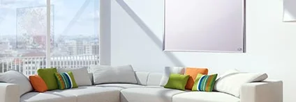 Helles Wohnzimmer mit Heizpaneel