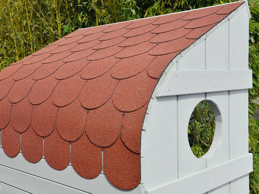 Gartenhaus mit rotem Dach