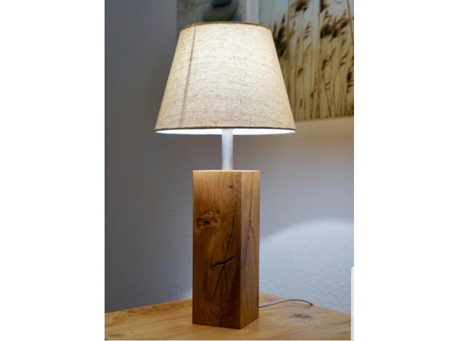 Lampe aus Eichenholz