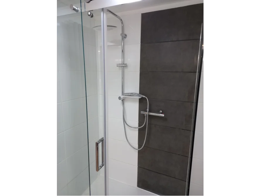 Duschkabine mit Regendusche