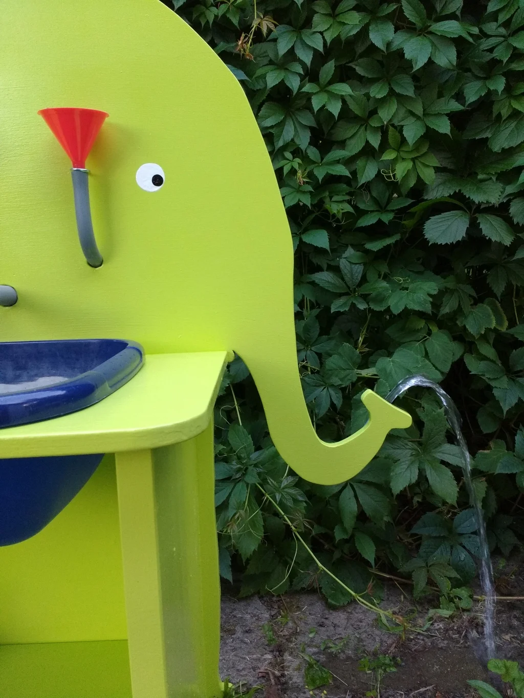 Grüne Spielküche in Elefantenform