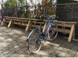 Fahrrad an einem Fahrradständer