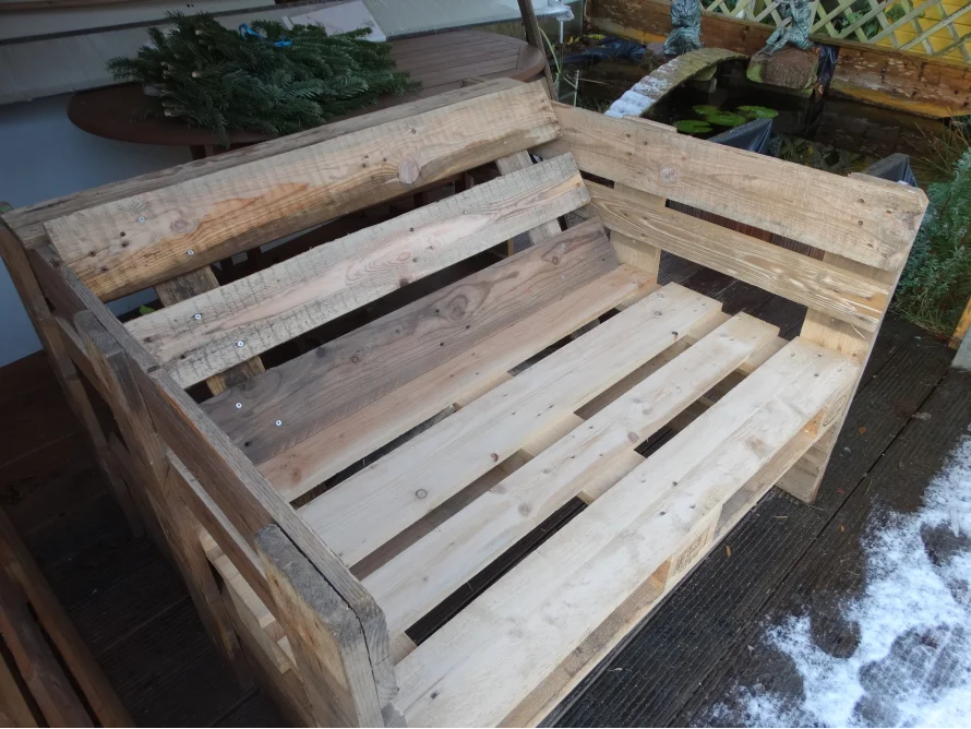 Holzbank aus Paletten