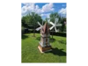 Windmühle aus Holz im Garten