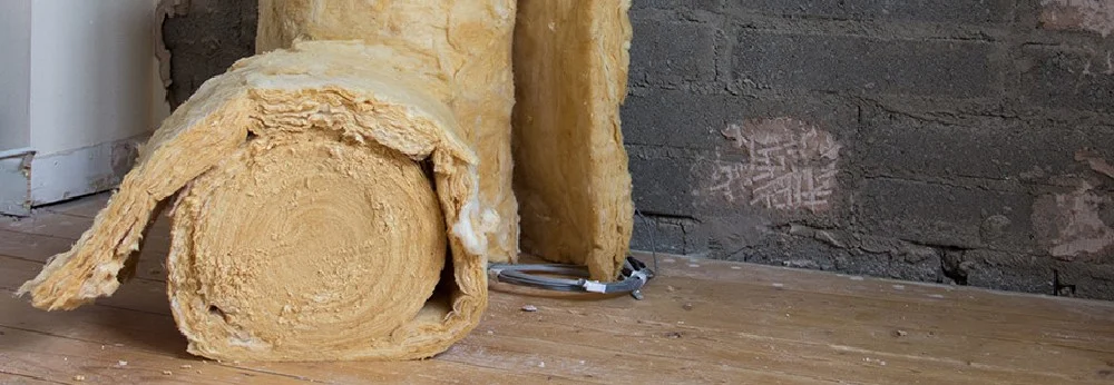 Dämmwolle auf Dielenboden