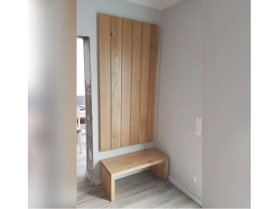 Garderobe mit Sitzbank aus Holz
