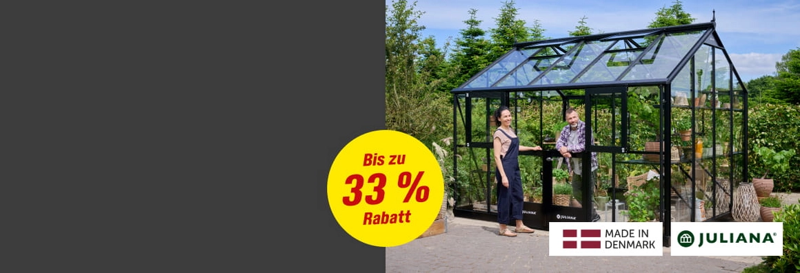 Bis zu 33 % Rabatt. Zwei Menschen vor einem großen Gewächshaus im Garten.