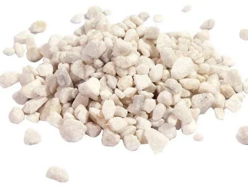 Haufen weißer Steine