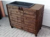 Holzunterschrank mit Waschbecken