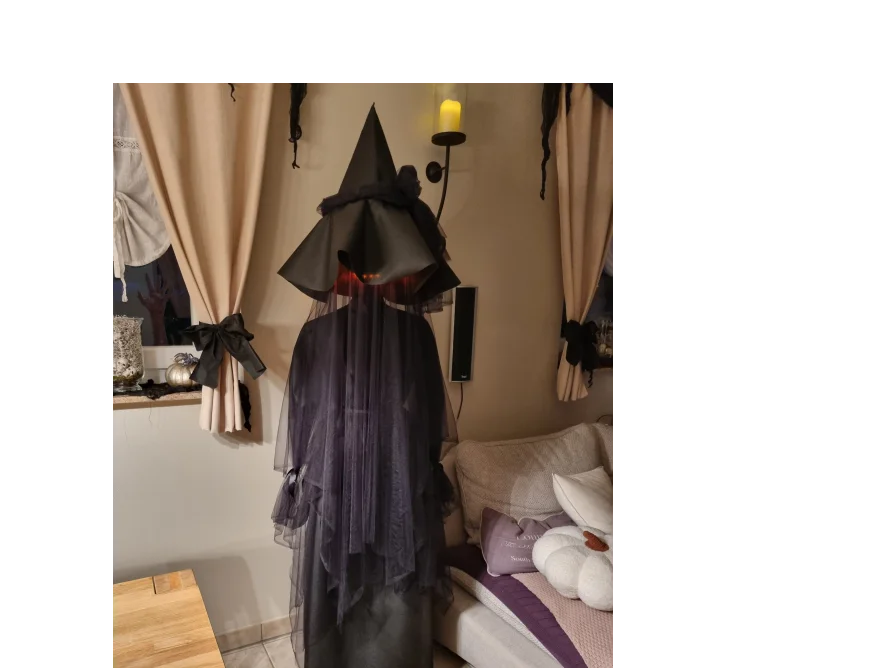 Halloween-Deko: Hexe mit Beleuchtung