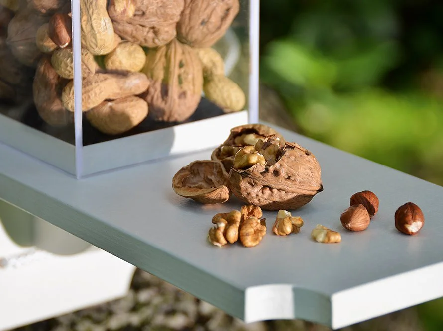 Nüsse auf einem Tisch