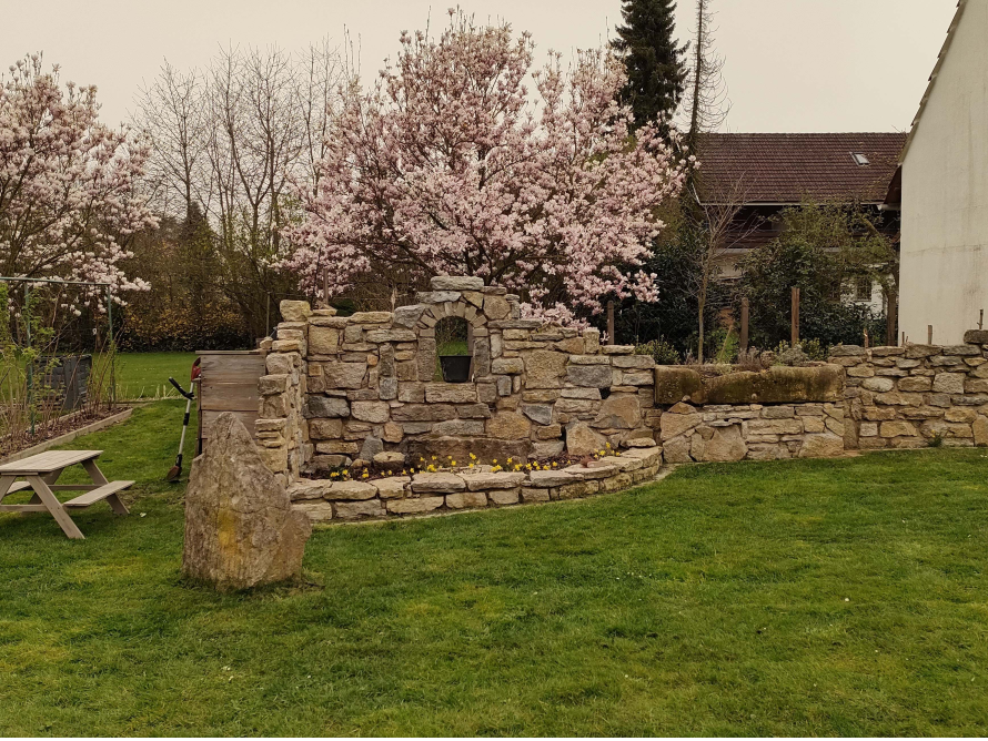 Gartenmauer aus Naturstein