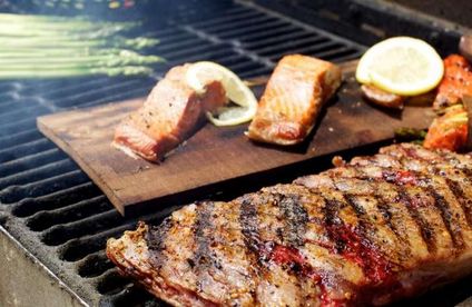 RT Indirektes Grillen 19 19 717x467 Fleisch, Lachs und Spargel auf Grill