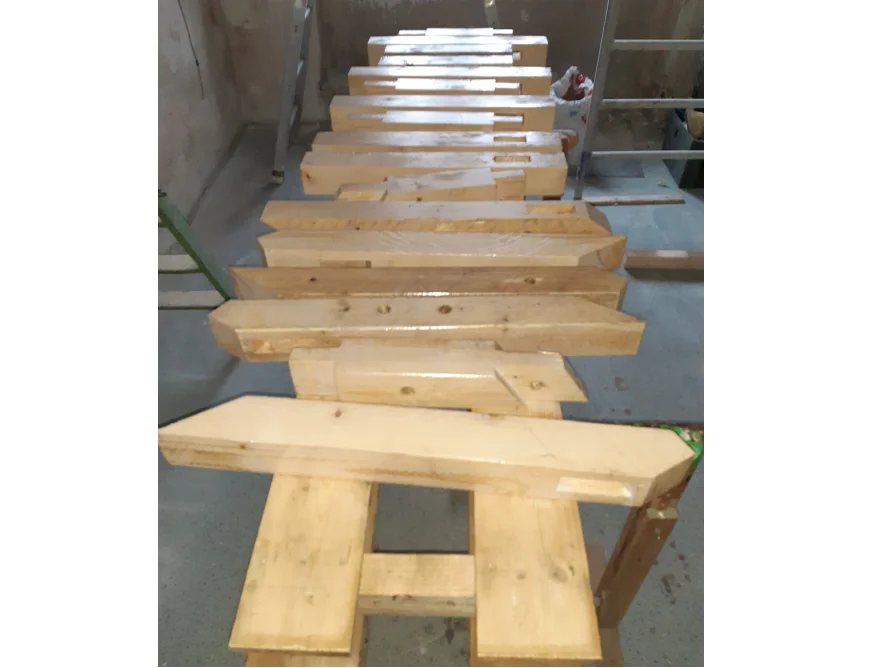 Holzbalken für ein Gartenhaus