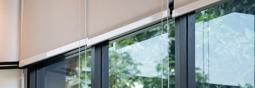 Alufolie am Fenster anbringen gegen Hitze: So funktioniert's