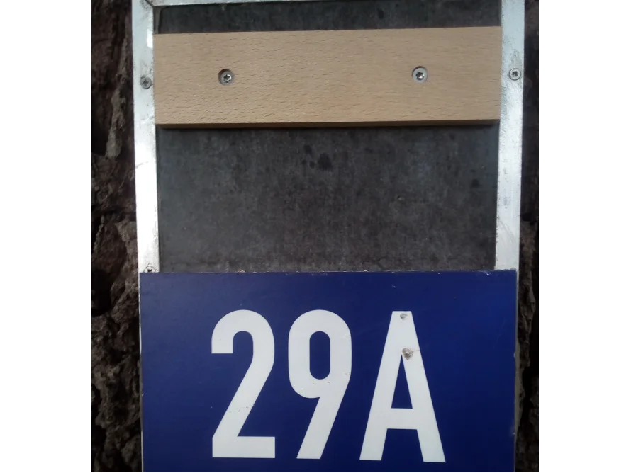 Hausnummer 29A an Hauswand