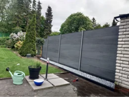 Neuer Gartenzaun aus Holz