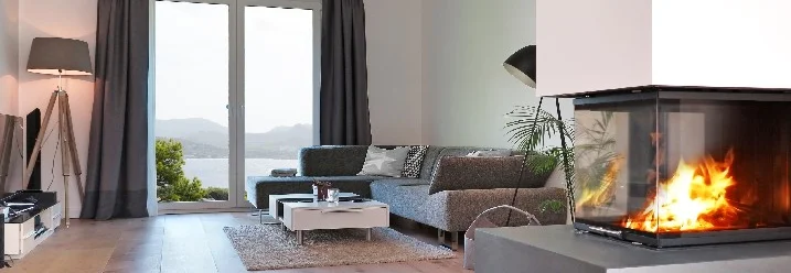 Modernes Wohnzimmer mit Kamin