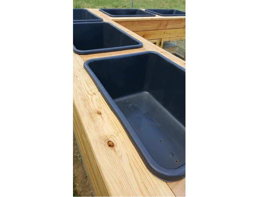 Hochbeet aus Holz mit Kunststoffeinsätzen