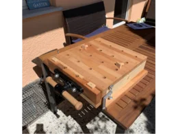 Werkbank mit Schraubzwinge