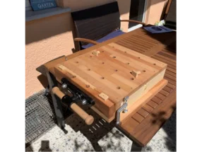 Werkbank mit Schraubzwinge