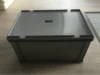 Graue Plastikbox mit Deckel