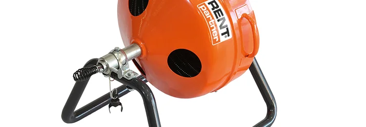 Orangefarbene Rohrspirale auf einem Gestell