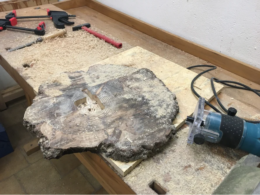 Baumscheibe mit Oberfräse