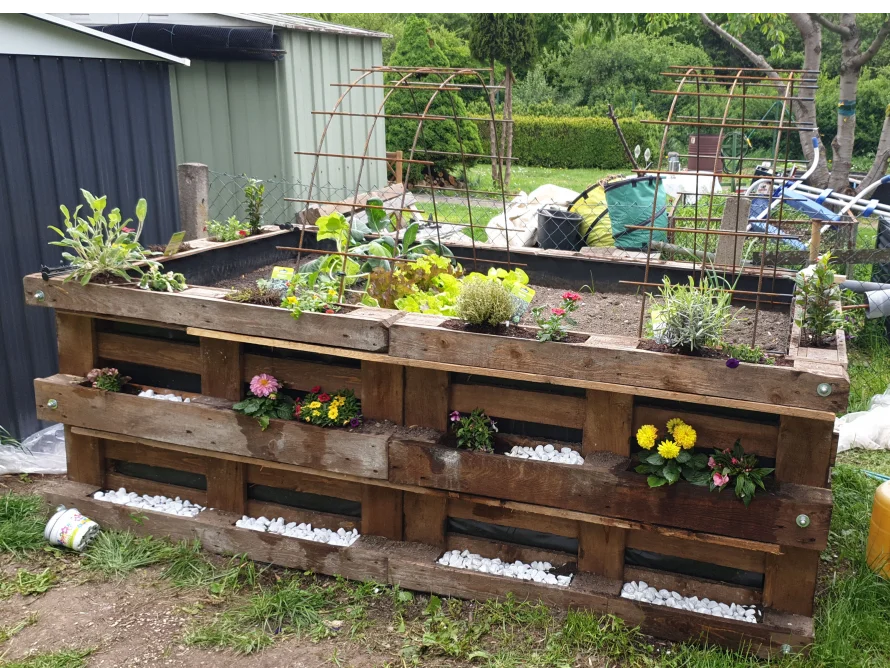 Paletten-Hochbeet