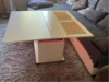 Weißer Couchtisch mit ausziehbarer Platte
