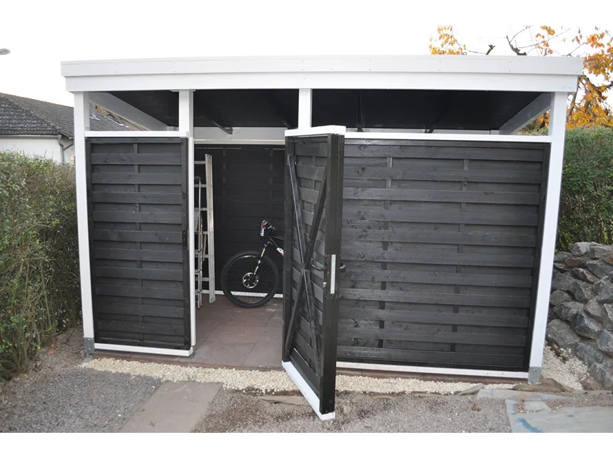 Gartenhaus mit offenem Tor