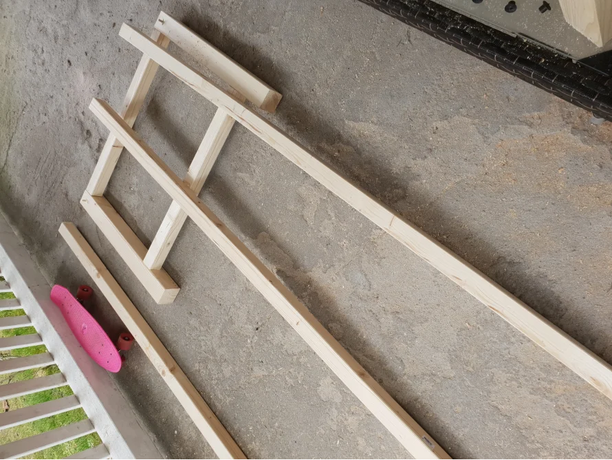 Holzbalken für ein Podest