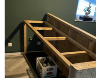 Holzgerüst einer Bar
