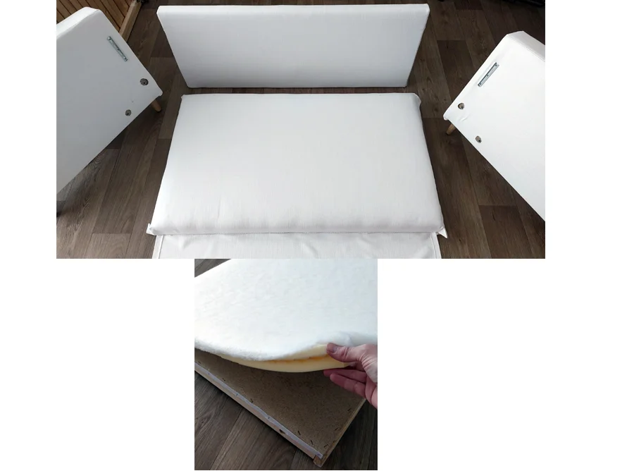 Polsterteile eines weißen Sofas