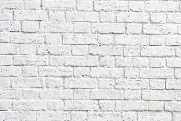 Weiße Backsteinwand
