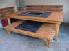 Holztisch mit Gasgrill