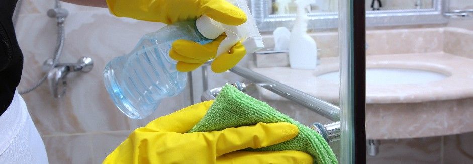 Dusche putzen: Glänzende Sauberkeit ohne Mühe!