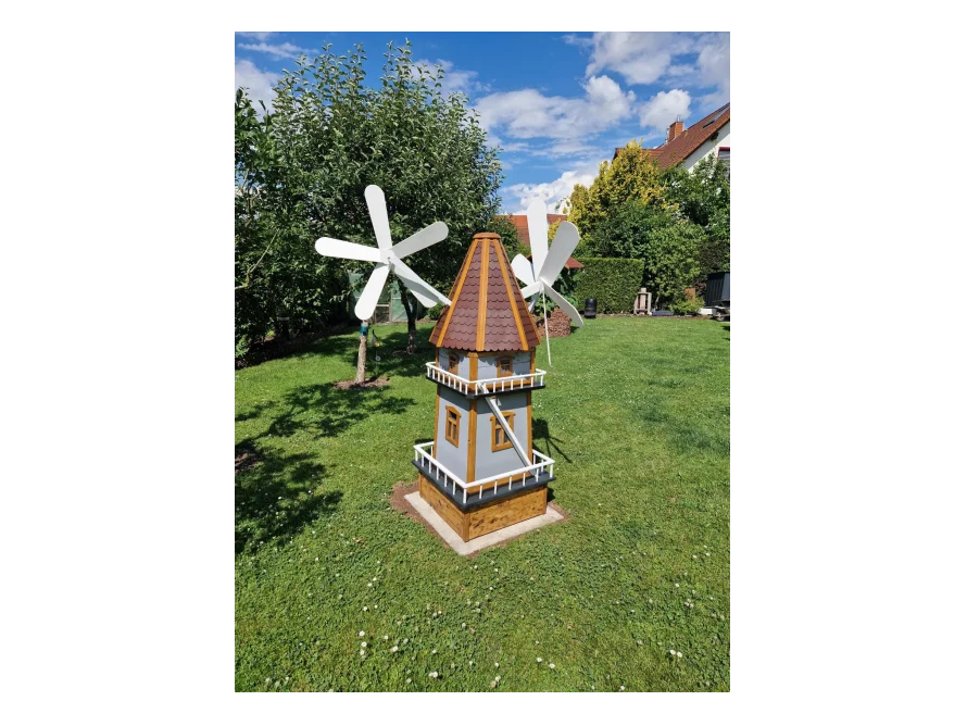 Windrad-Vogelhaus im Garten