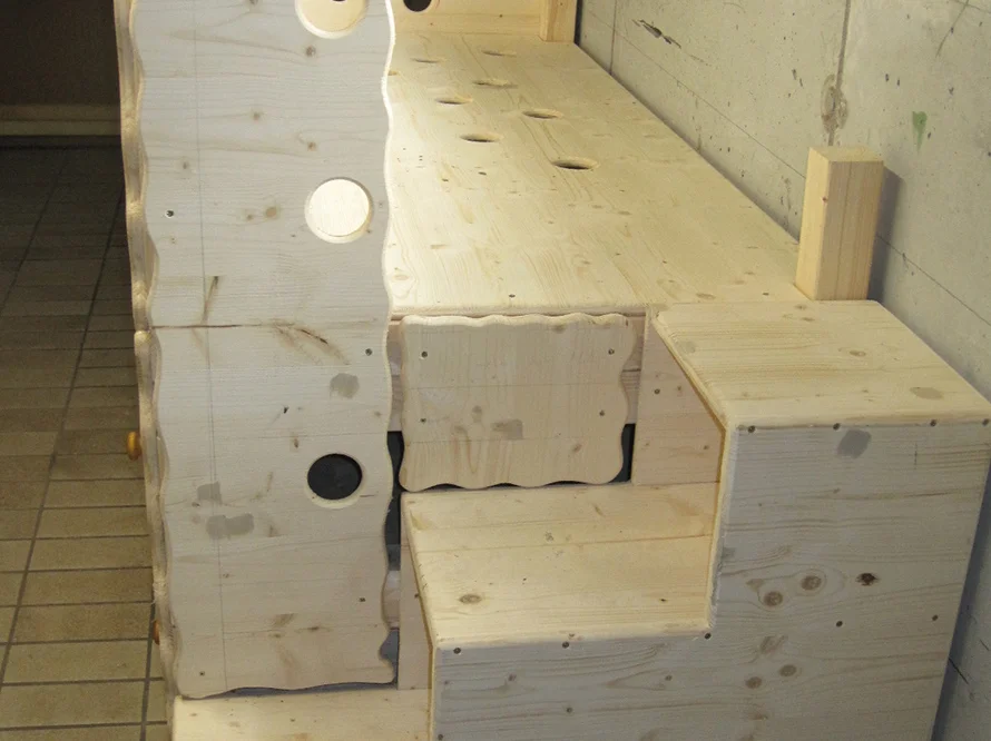 Unfertiges Gartenhaus aus Holz